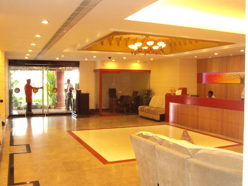 Westway Hotel Кожикод Екстериор снимка