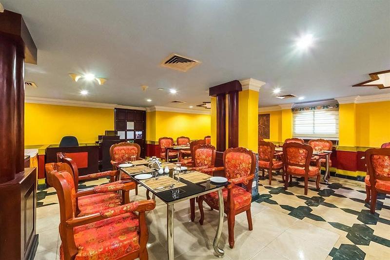 Westway Hotel Кожикод Екстериор снимка