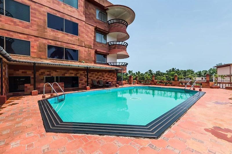 Westway Hotel Кожикод Екстериор снимка