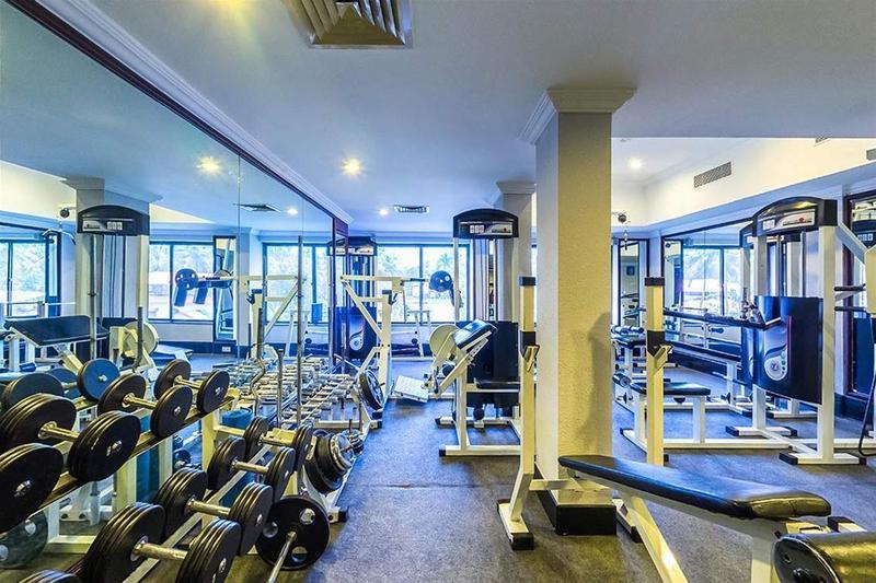 Westway Hotel Кожикод Екстериор снимка