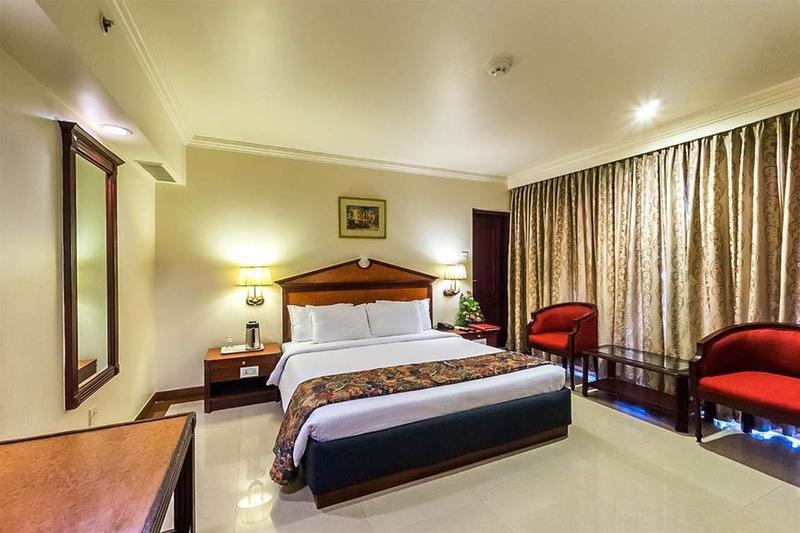 Westway Hotel Кожикод Екстериор снимка