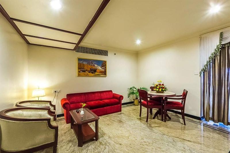 Westway Hotel Кожикод Екстериор снимка
