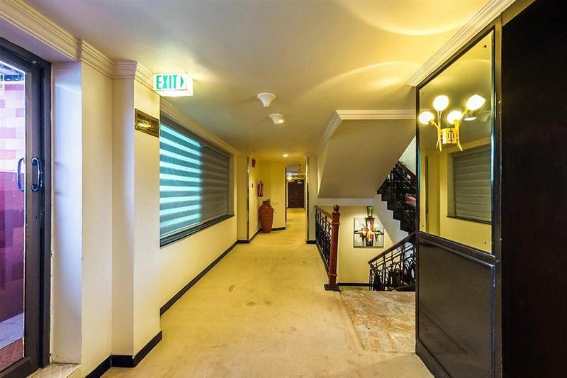 Westway Hotel Кожикод Екстериор снимка