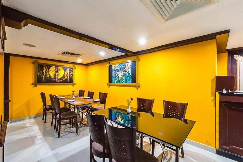 Westway Hotel Кожикод Екстериор снимка