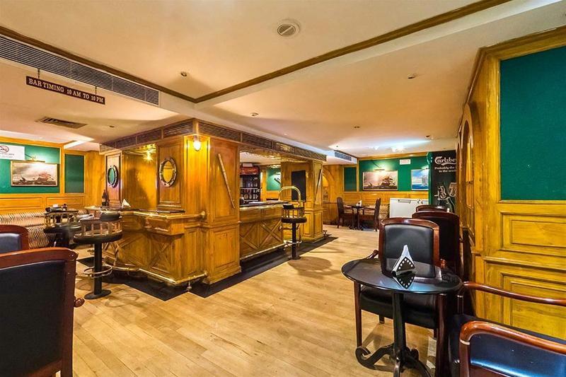 Westway Hotel Кожикод Екстериор снимка