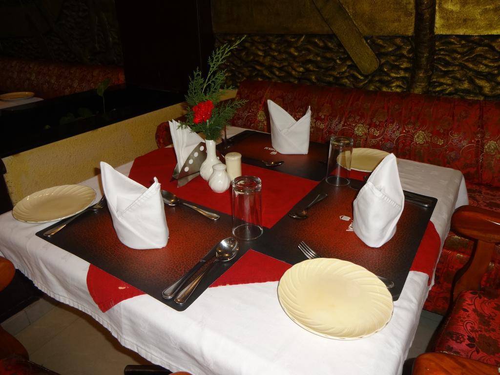 Westway Hotel Кожикод Екстериор снимка