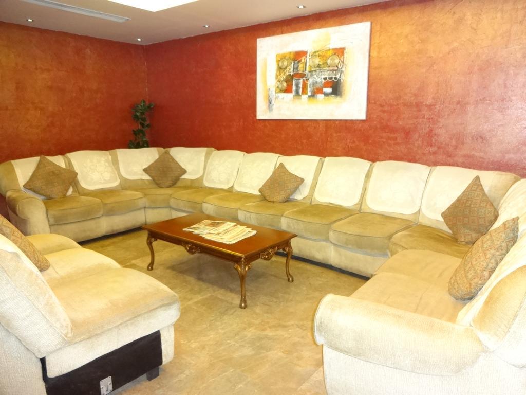 Westway Hotel Кожикод Екстериор снимка