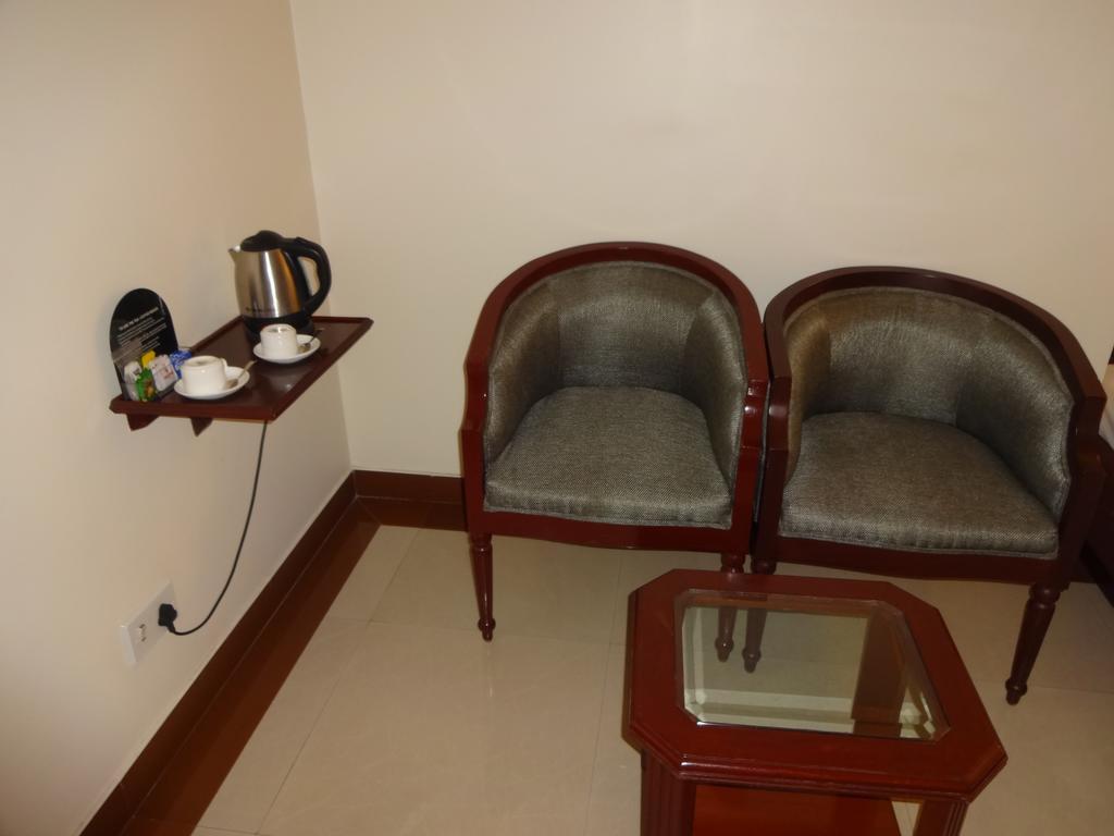 Westway Hotel Кожикод Екстериор снимка