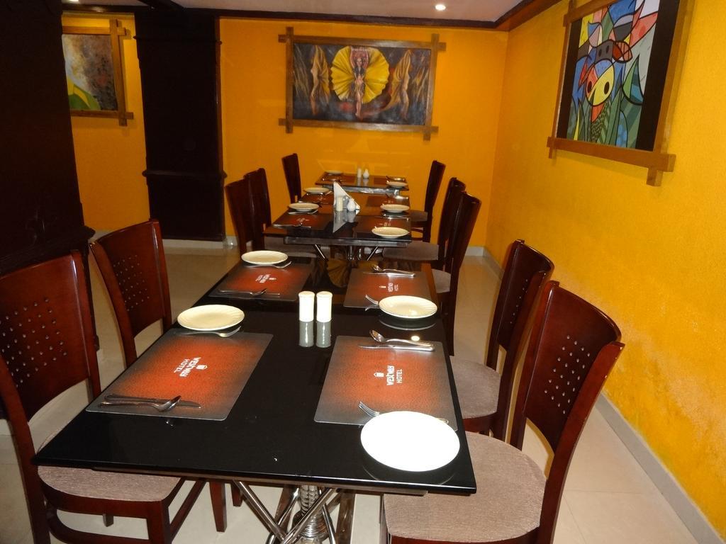 Westway Hotel Кожикод Екстериор снимка
