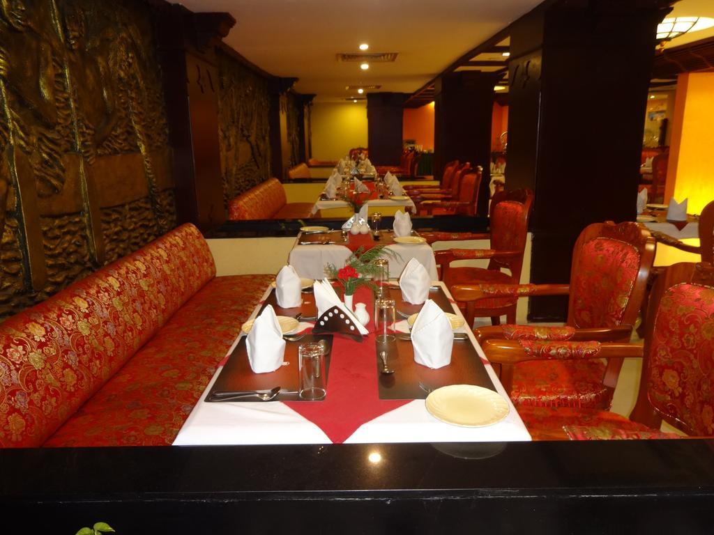Westway Hotel Кожикод Екстериор снимка